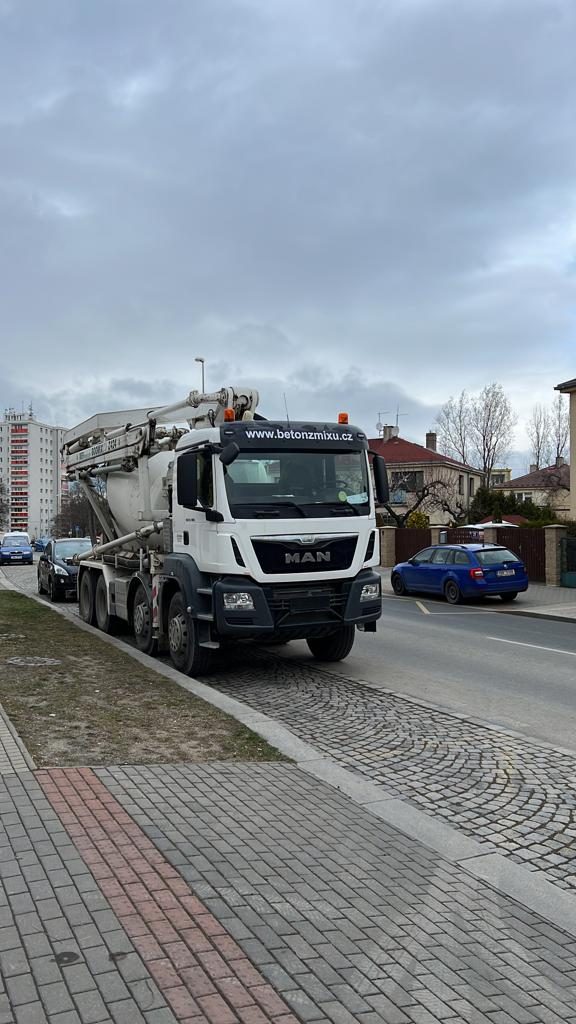 Autodomíchávač na ulici