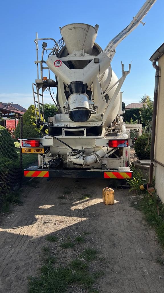 Autodomíchávač zezadu při vykládce